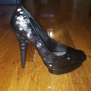Black sequined heel